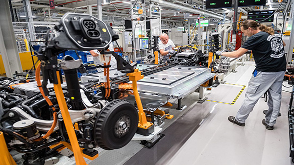  WSJ: Volkswagen to Build Six Electric-Vehicle Battery Factories in Europe